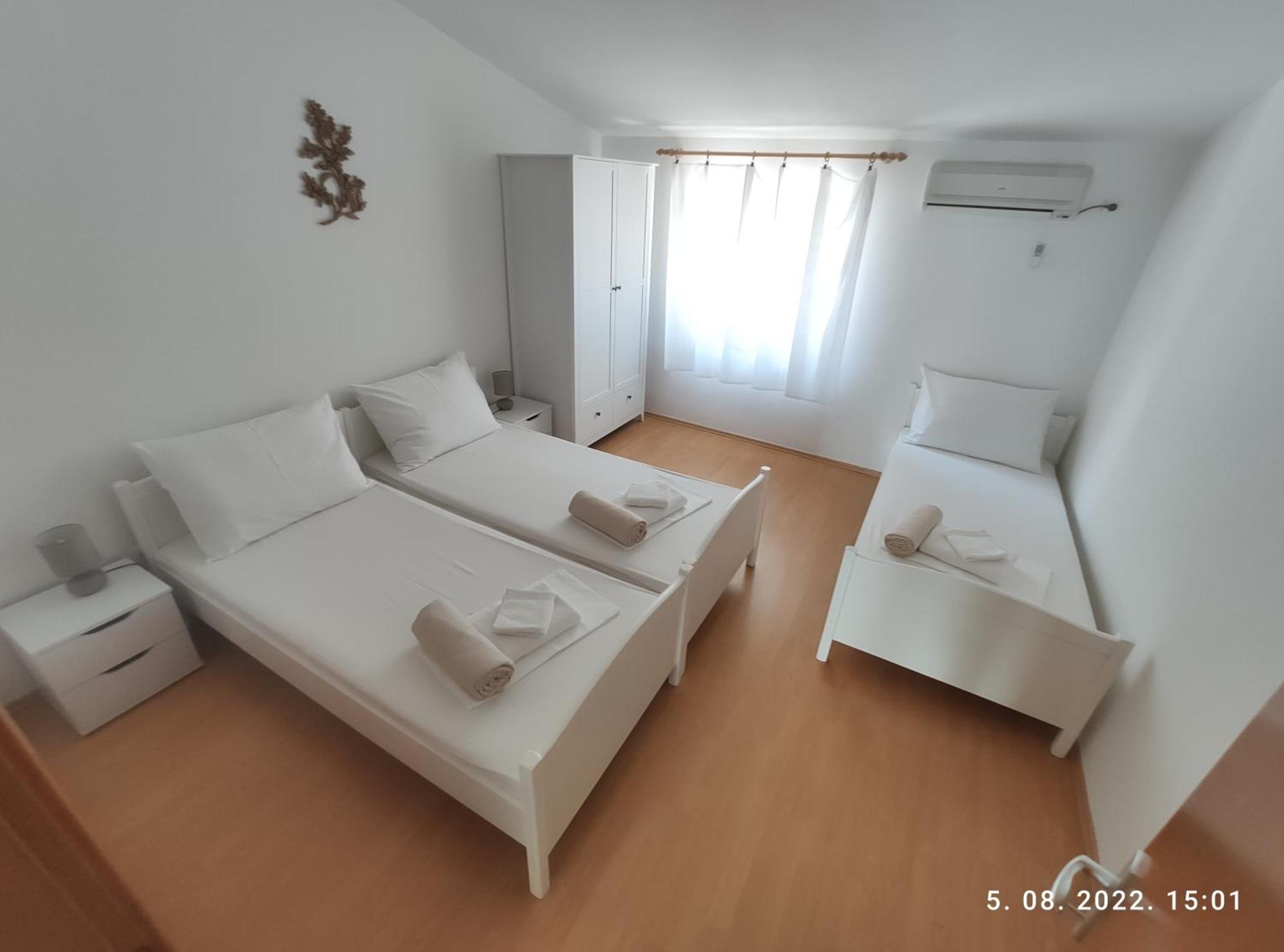 Aqua Apartments أوميس الغرفة الصورة