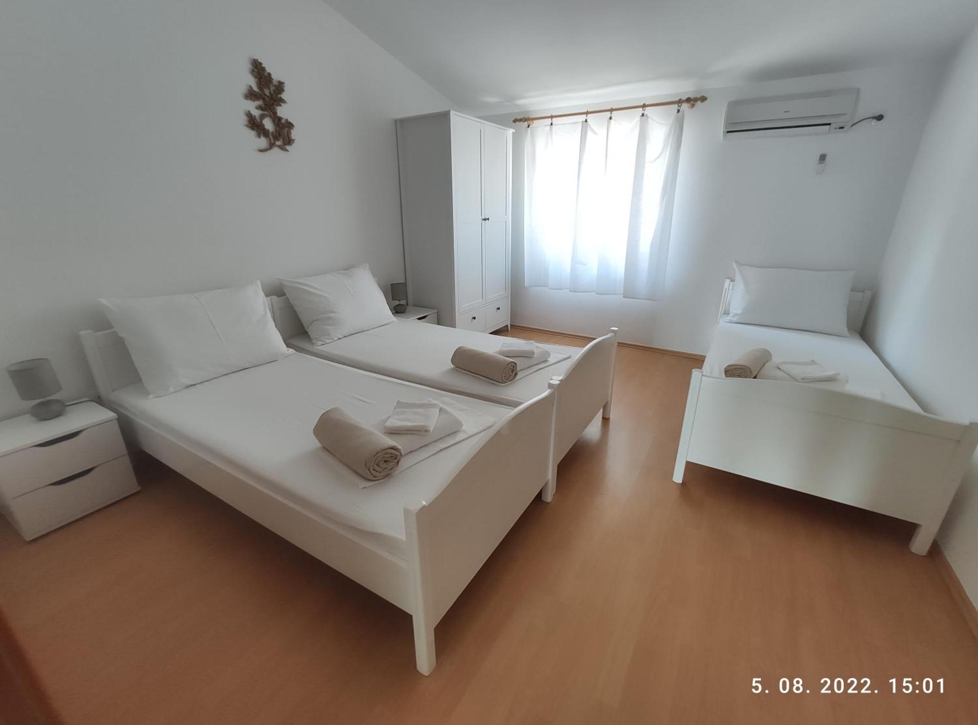 Aqua Apartments أوميس الغرفة الصورة